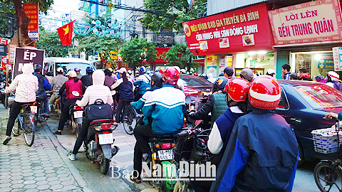 Giải quyết nạn ùn tắc tại ngã tư Lê Hồng Phong - Hoàng Văn Thụ