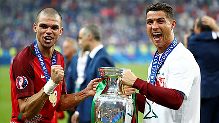Ronaldo, Griezmann được đề cử cho "Đội hình xuất sắc nhất năm" của FIFPro