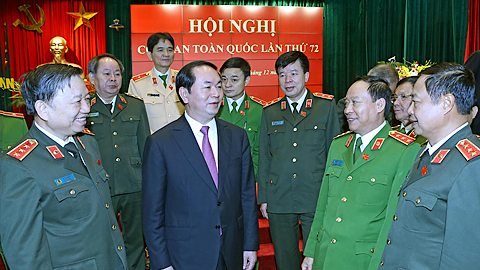 Chủ tịch nước Trần Đại Quang thăm và nói chuyện thân mật với các đại biểu dự Hội nghị Công an toàn quốc lần thứ 72