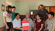 Thành phố Nam Định thăm, tặng quà gia đình người có công với cách mạng tiêu biểu