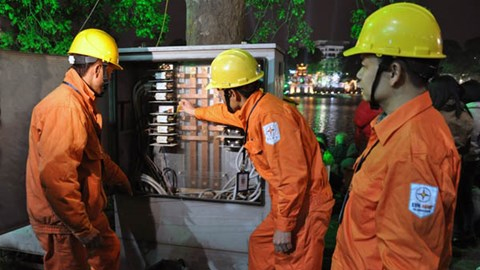 Xây dựng phương án cung ứng điện an toàn trong dịp Tết Đinh Dậu