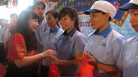 Đà Nẵng: Mang Tết ấm áp đến công nhân nghèo
