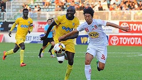 Hoàng Anh Gia Lai thất bại trên sân nhà trong trận đấu gây tranh cãi