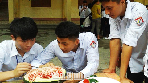 Giáo dục kỹ năng sống cho học sinh ở Trường THPT Trần Hưng Đạo
