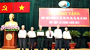 Thành ủy Nam Định trao Huy hiệu Đảng đợt 19-5-2017