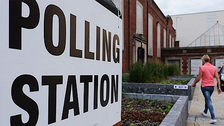 Cử tri nước Anh bắt đầu bỏ phiếu Tổng tuyển cử trước thời hạn