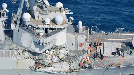Tàu khu trục Mỹ va chạm tàu hàng Philippines, 7 thủy thủ mất tích