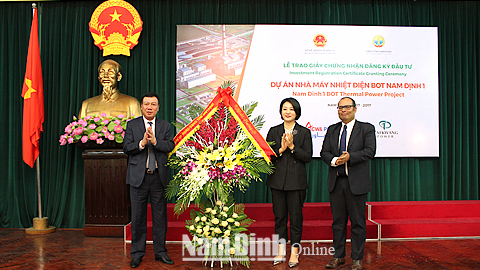 Trao giấy chứng nhận đăng ký đầu tư dự án BOT Nhiệt điện Nam Định 1