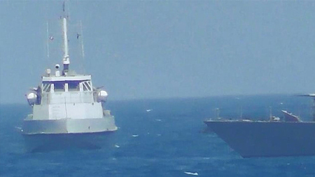 Tàu chiến Mỹ bắn cảnh cáo tàu Iran