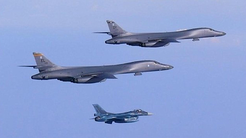 Mỹ điều máy bay ném bom bay qua bán đảo Triều Tiên