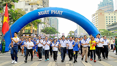 Lễ xuất quân và đi bộ cổ vũ Ðoàn thể thao Việt Nam dự SEA Games 29