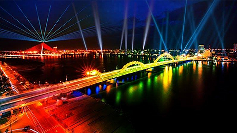 Năm thành phố đồng loạt chiếu sáng kỷ niệm 50 năm thành lập ASEAN
