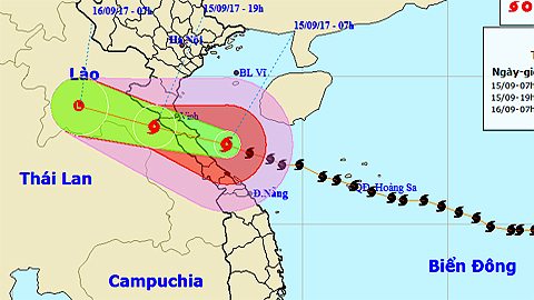 Vị trí tâm bão số 10 ngay trên vùng biển các tỉnh từ Hà Tĩnh đến Quảng Trị
