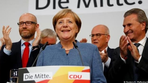 Khảo sát sau bầu Nghị viện Đức: Đảng của Thủ tướng Merkel giành chiến thắng