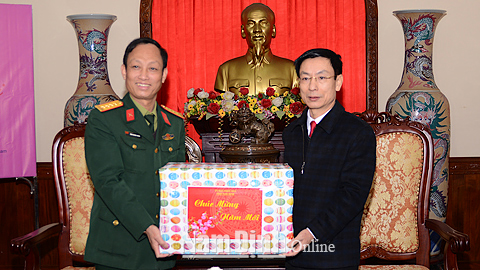 Đồng chí Chủ tịch UBND tỉnh thăm, chúc Tết cán bộ, chiến sĩ lực lượng vũ trang và Ban trị sự Giáo hội Phật giáo tỉnh