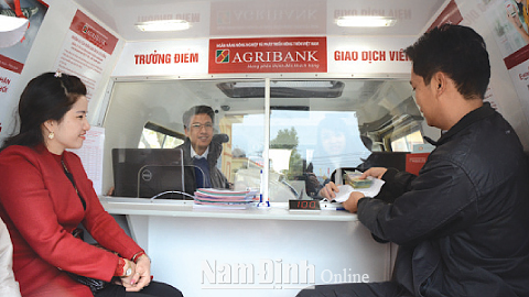 Điểm "ngân hàng lưu động" Agribank - dịch vụ dẫn vốn tới người dân