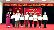 Thành ủy Nam Định trao tặng, truy tặng Huy hiệu Đảng đợt 19-5-2018