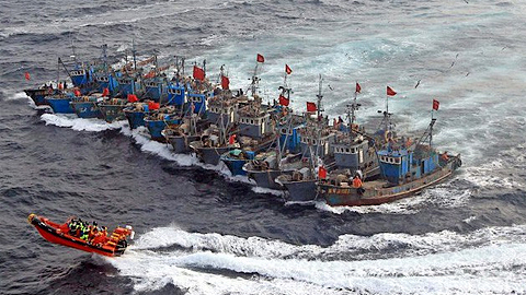 Hàn Quốc phá hủy tàu cá Trung Quốc vì đánh bắt bất hợp pháp