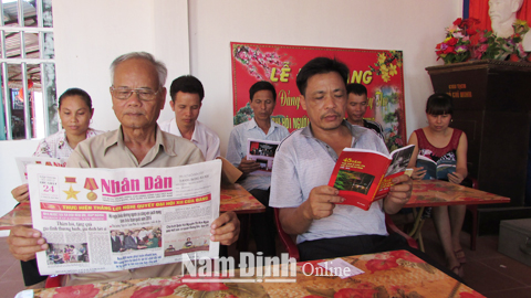 Trực Ninh nâng cao hiệu quả hoạt động tủ sách nhà văn hóa thôn xóm