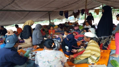 Indonesia chạy đua cứu hộ sau thảm họa động đất