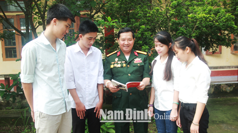 Hội Cựu chiến binh huyện Mỹ Lộc góp phần giáo dục truyền thống cho thế hệ trẻ