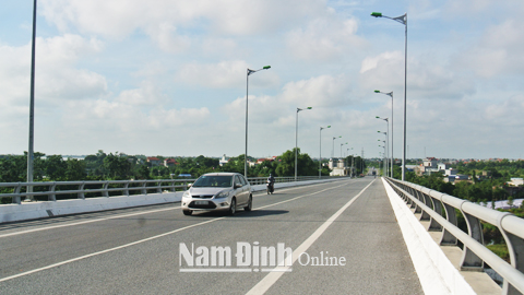 Khơi dậy tiềm năng kinh tế hai bên đường dẫn cầu Tân Phong