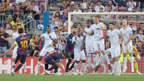 Messi vượt Ronaldo về số lần lập hat-trick tại Champions League
