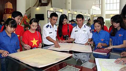 Triển lãm bản đồ và trưng bày tư liệu về chủ quyền của Việt Nam với hai quần đảo Hoàng Sa và Trường Sa