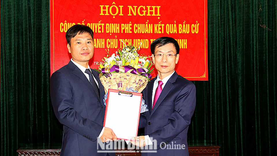 Công bố Quyết định phê chuẩn kết quả bầu cử Chủ tịch UBND Thành phố Nam Định, nhiệm kỳ 2016-2021