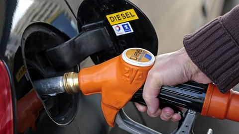 Nước Pháp chao đảo vì tăng thuế nhiên liệu