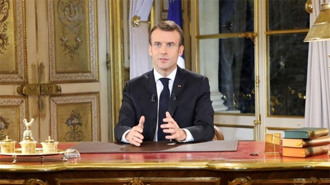 Tổng thống Pháp công bố các biện pháp tăng lương, miễn thuế