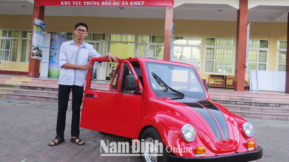 Học sinh lớp 11 sáng tạo thành công xe ô tô điện