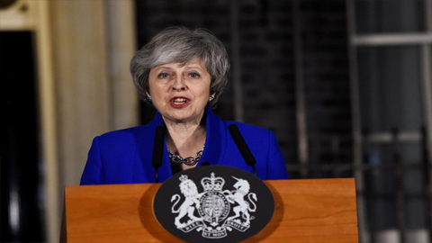 Vượt qua bỏ phiếu tín nhiệm, Thủ tướng Anh kêu gọi đoàn kết