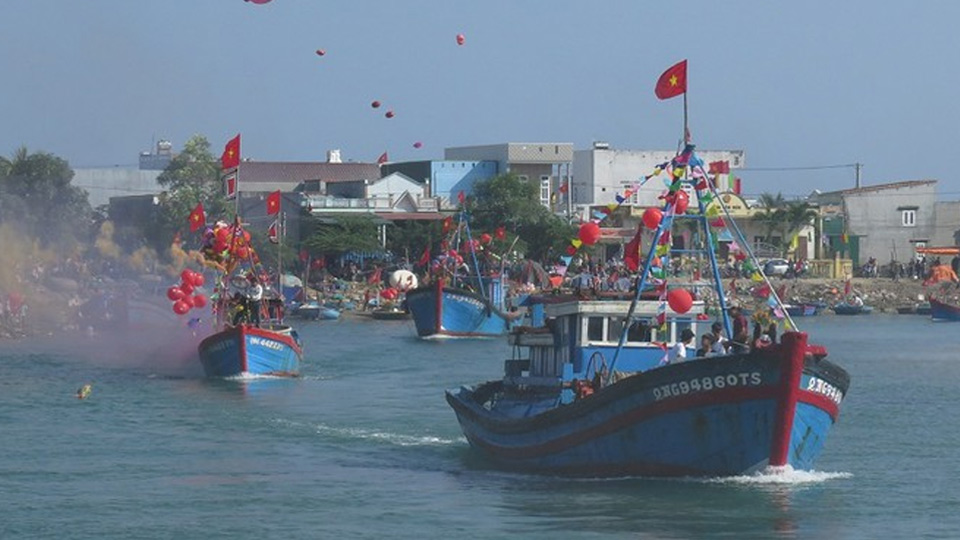 Quảng Ngãi: Ngư dân mở biển đầu năm