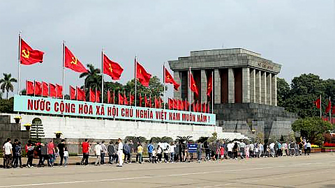 Hơn 47 nghìn lượt người vào Lăng viếng Chủ tịch Hồ Chí Minh trong dịp Tết
