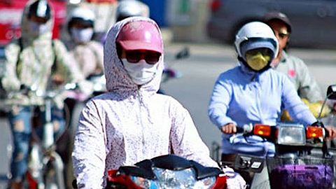 TP Hồ Chí Minh: Nắng nóng kéo dài ảnh hưởng đến sức khỏe người dân