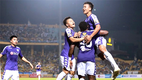 Hà Nội FC thắng đậm SLNA để vươn lên dẫn đầu bảng xếp hạng