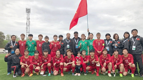 Đội tuyển nữ Việt Nam trở về sau thành công tại vòng loại 2 Olympic 2020