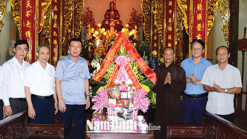 Các đồng chí lãnh đạo tỉnh thăm, chúc mừng Đại lễ Phật đản 2019 - Phật lịch 2563