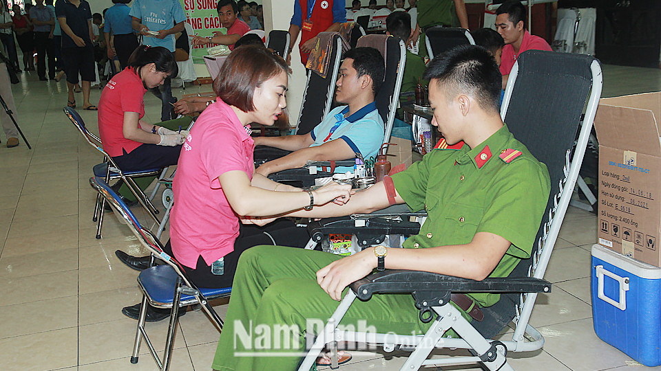 Đẩy mạnh phong trào hiến máu tình nguyện