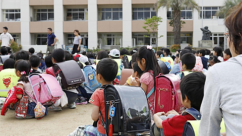 Nhật Bản thông qua các điều luật cấm ngược đãi trẻ em