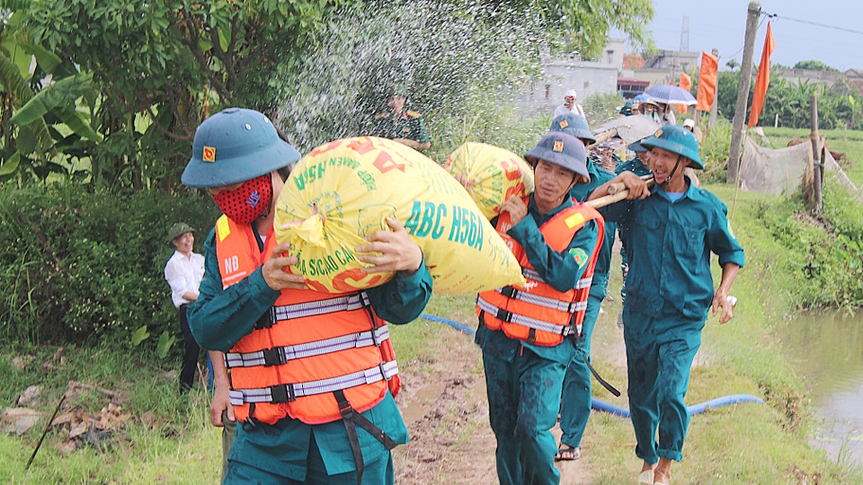 Các huyện Vụ Bản, Mỹ Lộc diễn tập phòng, chống thiên tai và tìm kiếm cứu nạn