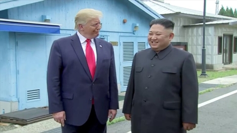 Chủ tịch Kim Jong-un và Tổng thống Trump họp báo sau cuộc hội đàm kín tại Nhà Tự do