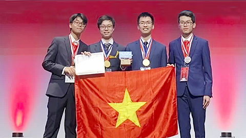 Học sinh Trường THPT chuyên Lê Hồng Phong Nam Định giành Huy chương Bạc tại Olympic Hóa học quốc tế 2019
