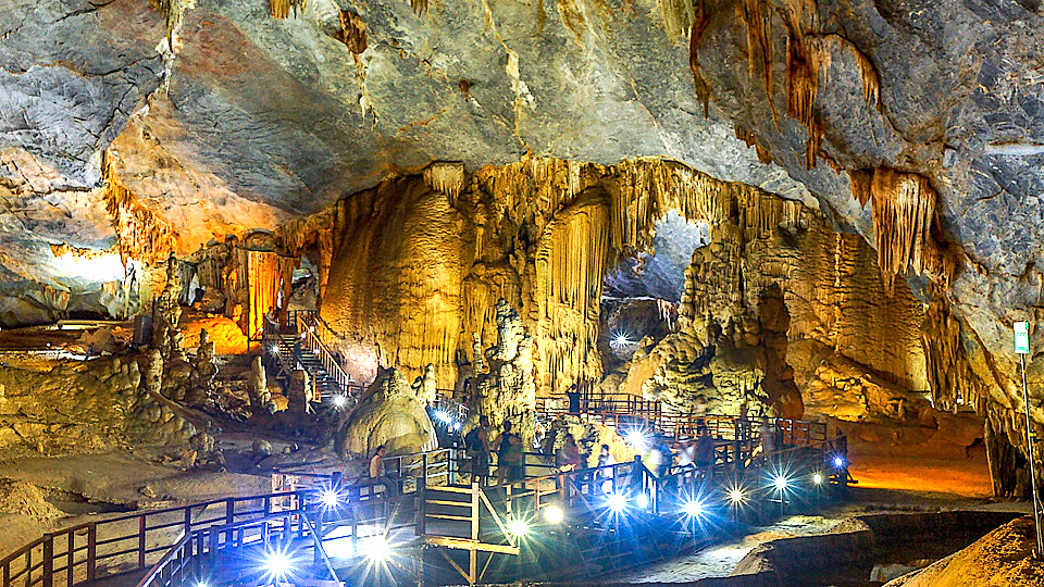 Động Thiên đường là hang động tráng lệ nhất châu Á