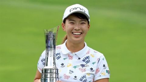Nữ golf thủ 20 tuổi gây bất ngờ ở giải Anh mở rộng