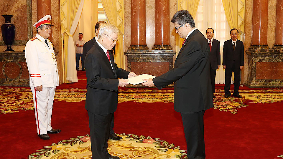Tổng Bí thư, Chủ tịch nước Nguyễn Phú Trọng tiếp các Đại sứ trình Quốc thư