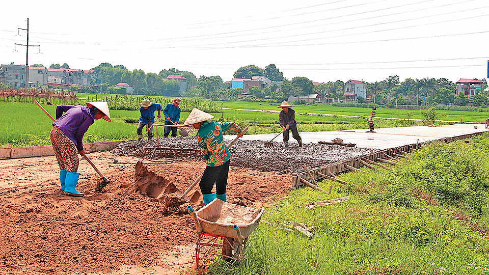 Nhân dân Chiền Nguấn phấn khởi chung sức xây dựng nông thôn mới