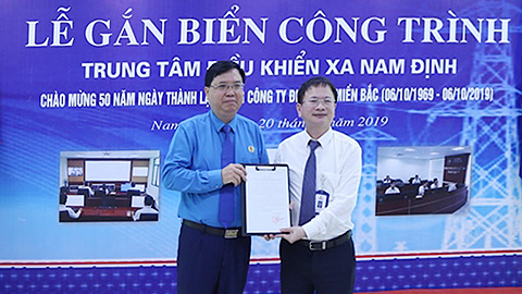 Gắn biển công trình Trung tâm điều khiển xa Nam Định
