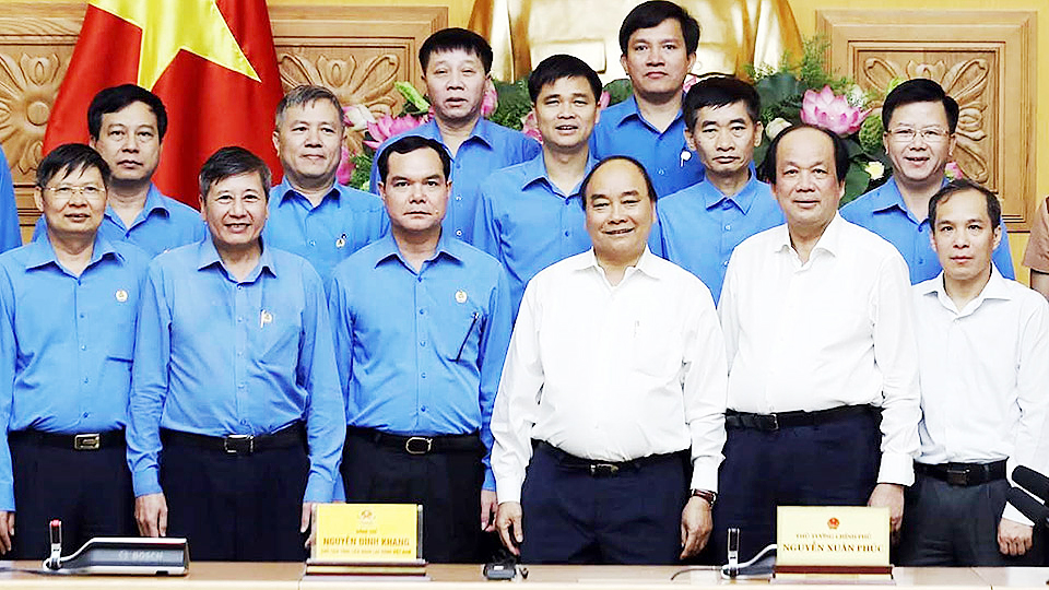 Thủ tướng Nguyễn Xuân Phúc làm việc với Tổng Liên đoàn Lao động Việt Nam